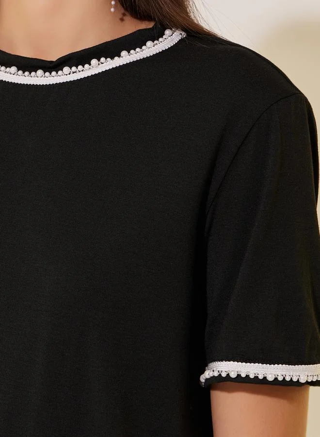 تايك تو تيشيرت بياقة دائرية وتفاصيل دانتيل مطرزة