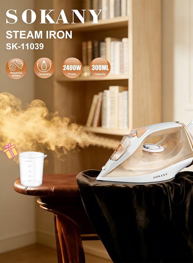 سوكاني مكواة ملابس بخارية (مكوى/كاوية) - 2400 واط، قاعدة مانعة للانزلاق، سعة ماء 300 مل، دفع بخار 100 جرام/دقيقة، درجة حرارة قابلة للتعديل، فتحة بخار لتوزيع الحرارة بشكل متساوٍ - SK-11039 ذهبي - Image 1