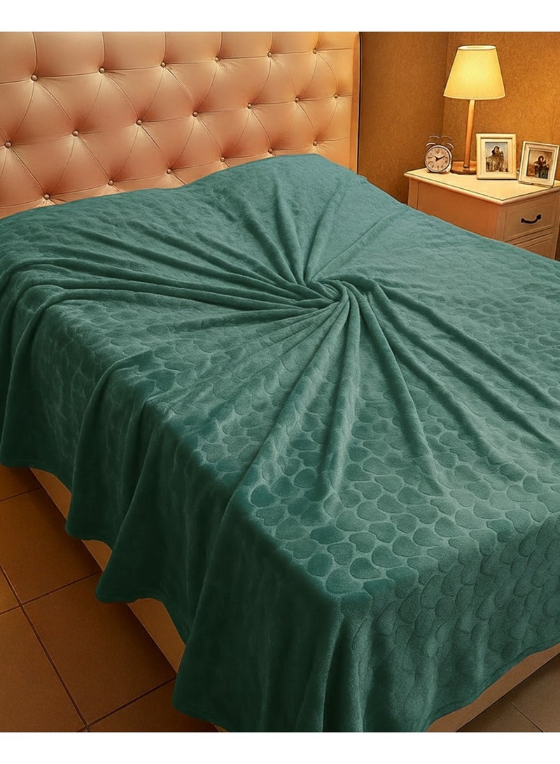 Luxury Soft Velvet Blanket – Elegant Embossed Design – Size 230×220 cm – Warm green Color