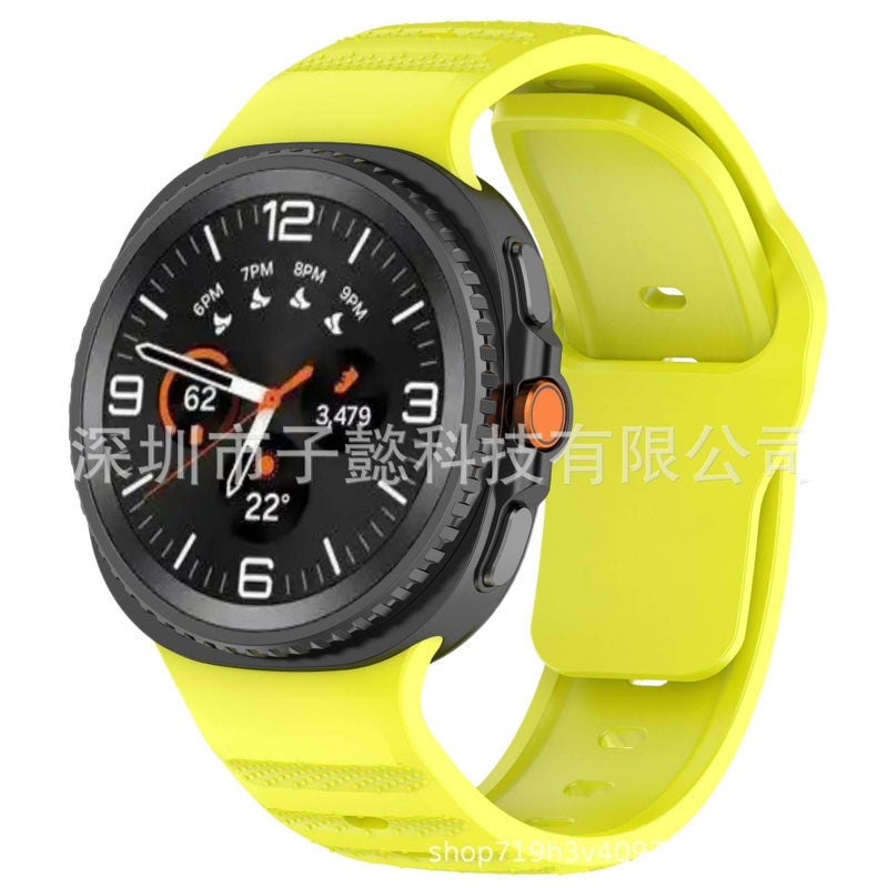 سوار ساعة ذكية رياضي من السيليكون متوافق باللون رمادي قابل للتعديل مع Samsung Galaxy Watch 8 Classic بملاءمة قابلة للتعديل وحزام ناعم للاستبدال اليومي - Image 1