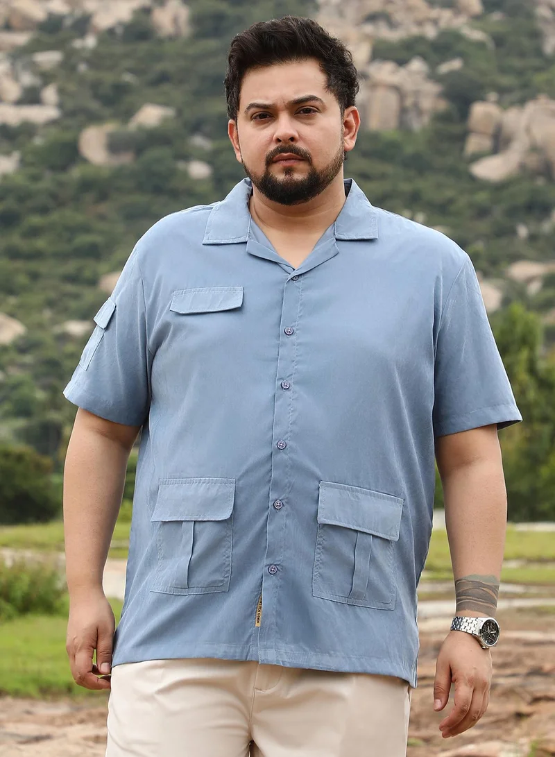 انستافاب بلس قميص رجالي فضفاض من إنستافاب بلس بياقة كوبية وأكمام قصيرة عادية، بأزرار وحافة مستقيمة، سادة منسوج للاستخدام اليومي والكاجوال، أزرق فاتح