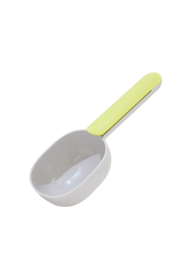 ملعقة تغذية الحيوانات الأليفة متعددة الوظائف ومرموقة، مصممة بتصميم قماشة إغلاق أكياس للقطط والكلاب. تصميمها إبداعي يشبه كوب القياس، وهي ملعقة تغذية حيوانات أليفة ومقرفة طعام ومجرفة في واحدة. مصنوعة من مواد متينة، مما يضمن القياس الدقيق من أجل صحة وفرح الحيوان الأليف (لون رمادي وأخضر). - Image 1