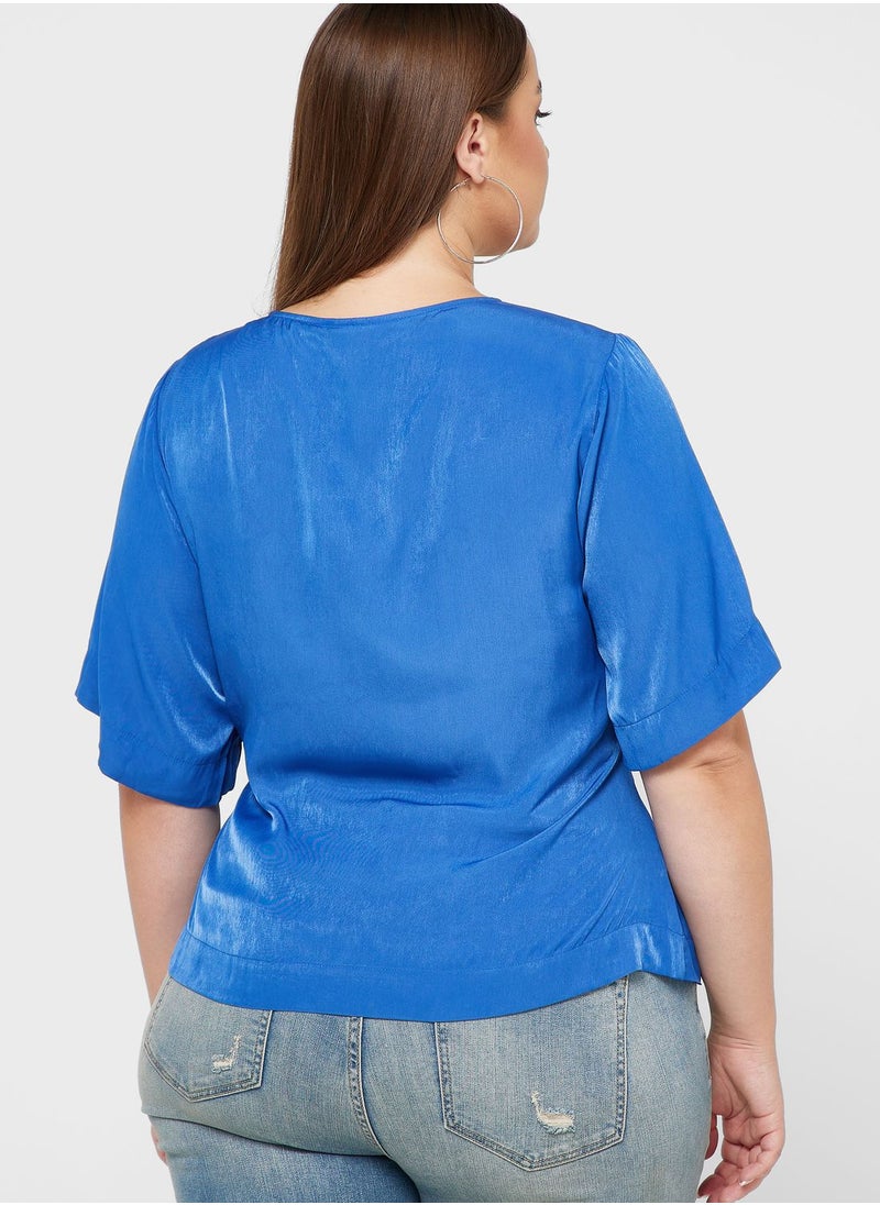 Vero Moda Curve - Front Knot Detail Top - Image 1