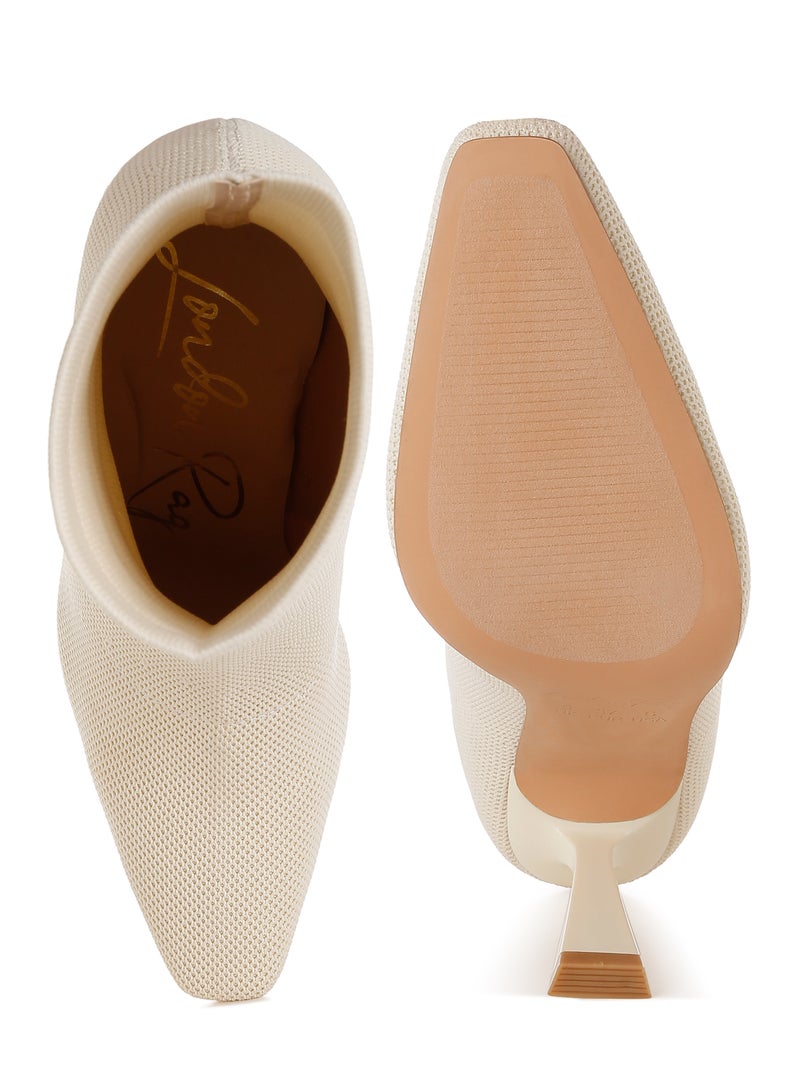 لندن راج حذاء نسائي طويل منسوج من لندن راج باللون الأبيض المائل للبيج. - Image 4