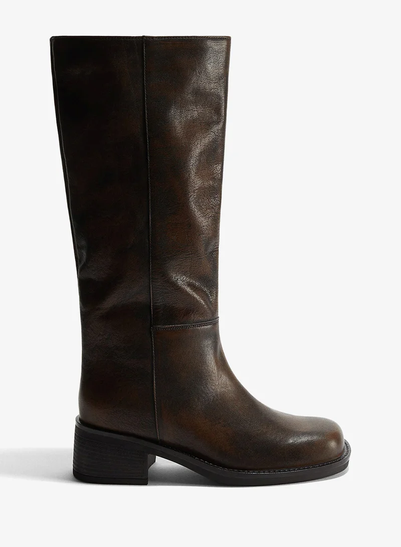 اتش اند ام بووت من الجلد