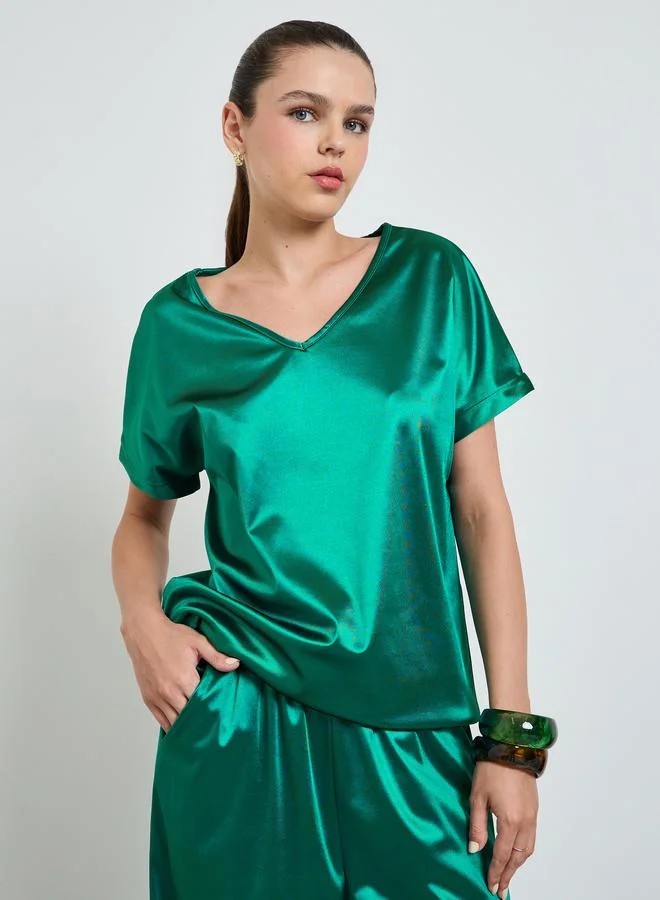 Take Two Green Solid V-Neck Top and Trousers Stain Co-ord Set