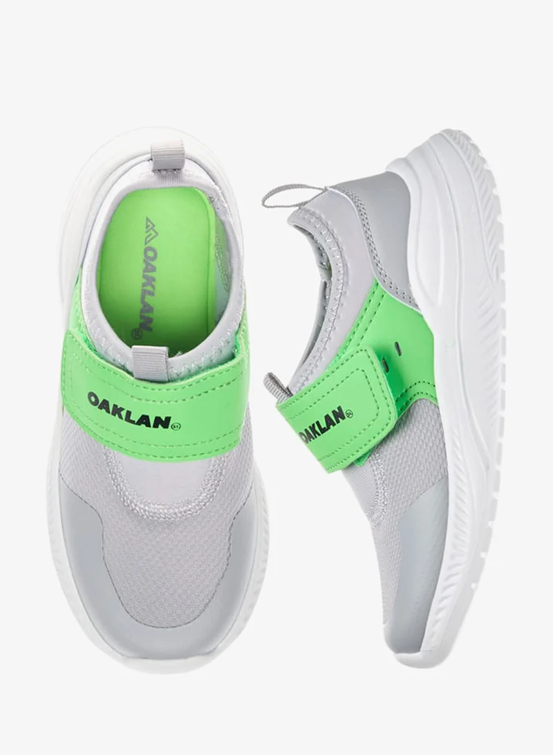 شو اكسبرس أحذية رياضية للأولاد بشريط سحب وإغلاق لاصق