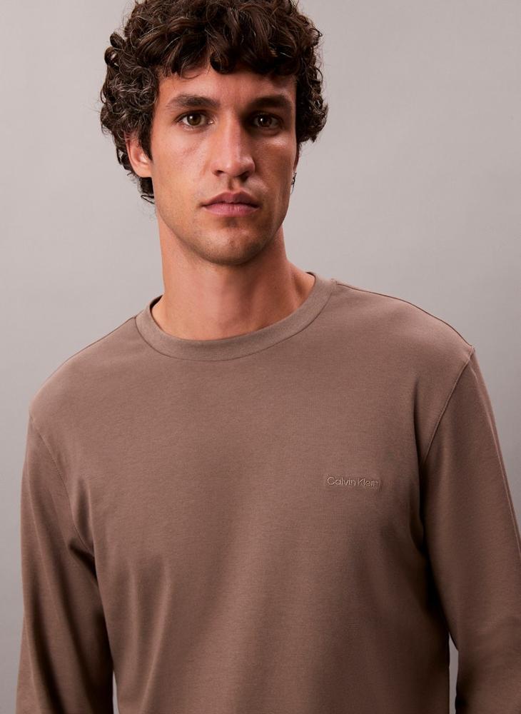 كالفن كلاين تيشيرت بأكمام طويلة وياقة دائرية من نسيج الإنترلوك - Image 4