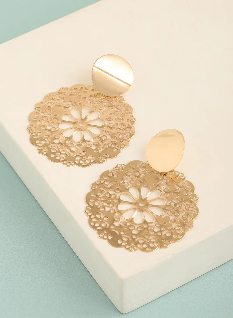 سوهي حلق مصمم للحفلات مطلي بالذهب