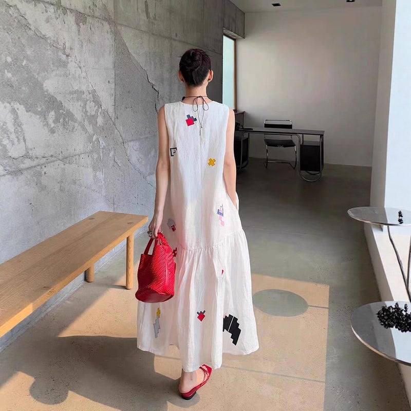 Women's Elegant White Floral Print Sleeveless Midi Dress - French Hepburn Style - Image 1