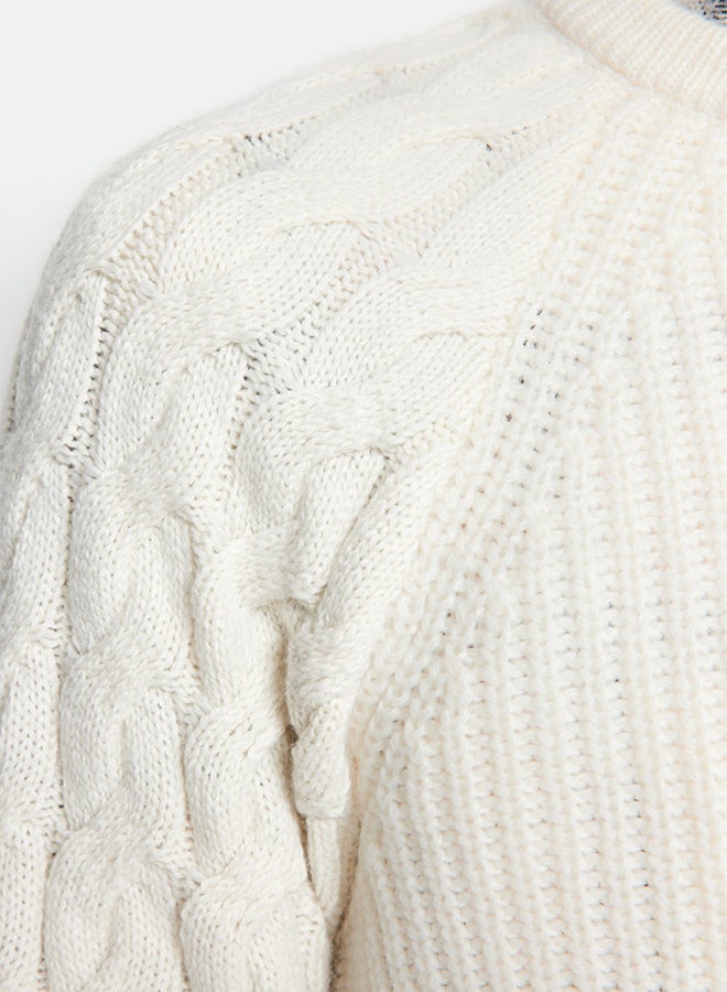 trendyol Ecru Regular Fit Crew Neck Hair Braid Detailed Knitwear Sweater TMNAW22KZ2059 - Image 3