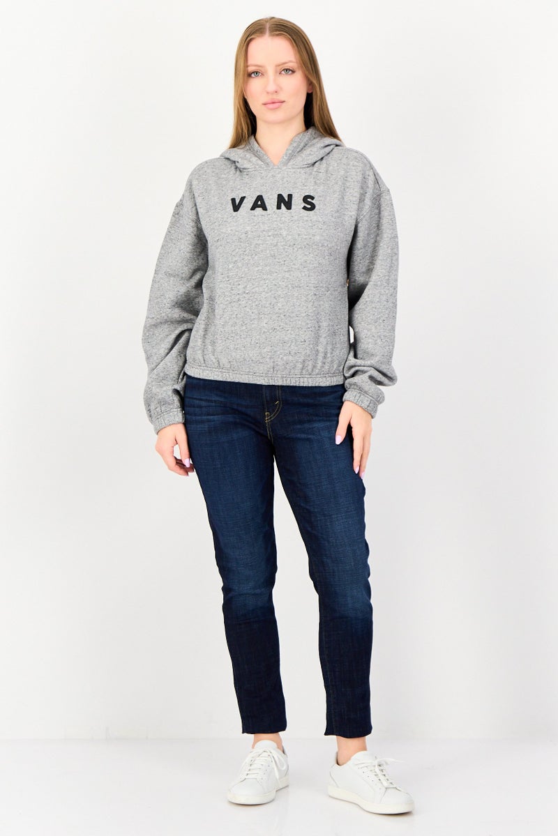 VANS هودي بكم طويل بشعار العلامة التجارية للنساء، رمادي فاتح - Image 4