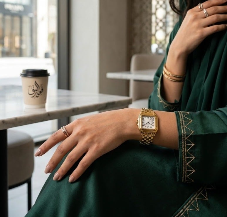 Women's square watch in gold with a white dial - Image 1