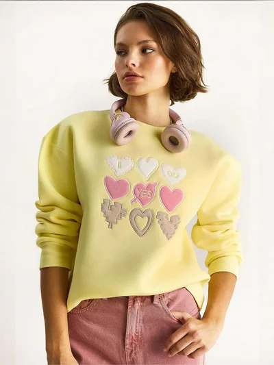 Bianco Lucci Heart Patch Appliqué Relaxed Fit Crew Neck Sweatshirt