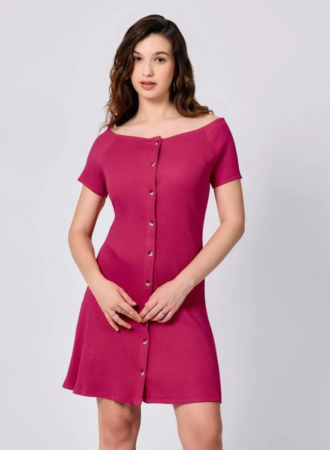 أوجيدر فستان بأكتاف مكشوفة وتفاصيل مضلعة مع أزرار