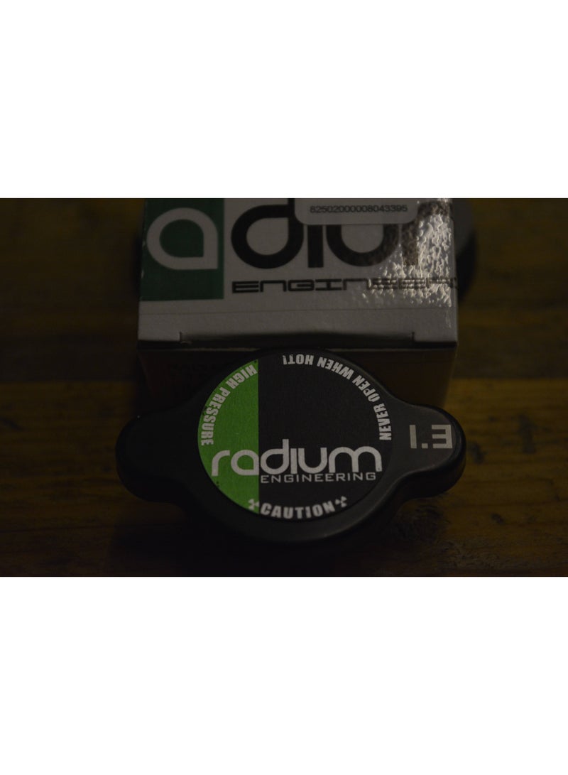 الراديوم هندسة  Sure! Here is the Arabic translation:  غطاء رادياتير، 1.3 بار، أسود من شركة Radium Engineering - Image 2