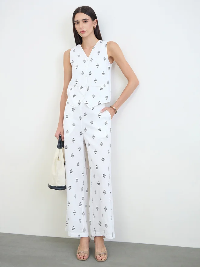 Styli White Sleeveless Printed Waistcoat