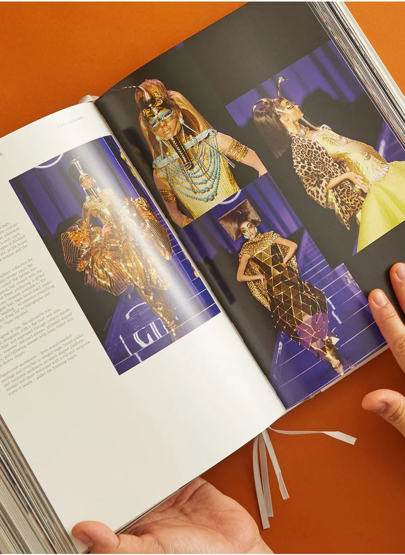ثيمز كتاب عروض أزياء ديور