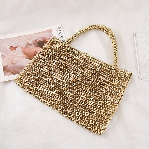 حقيبة لؤلؤة محمولة للنساء 2023 تصميم فرنسي جديد فريد صغير ومصنوع يدويًا بسيط حقيبة يد ذهبية