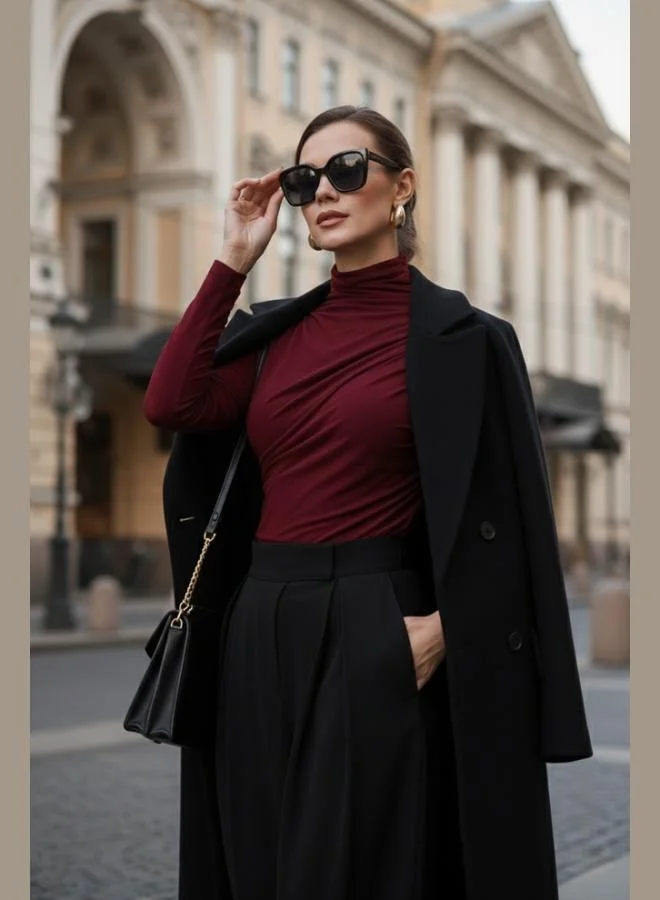 ليلا بلوزة نسائية بياقة واقفة وتفاصيل ملمومة بقصة ضيقة