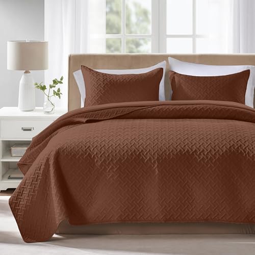 FLYMME Full/Queen Quilt Bedding Set, Brown Lightweight Microfiber Bedspread, Modern Geometric Weave Stripe Pattern, Soft Summer & All-Season Bed Coverlet, Includes 1 Quilt & 2 Shams - Image 1