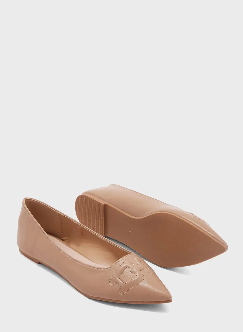 Vincci Pointed Toe Pumps
