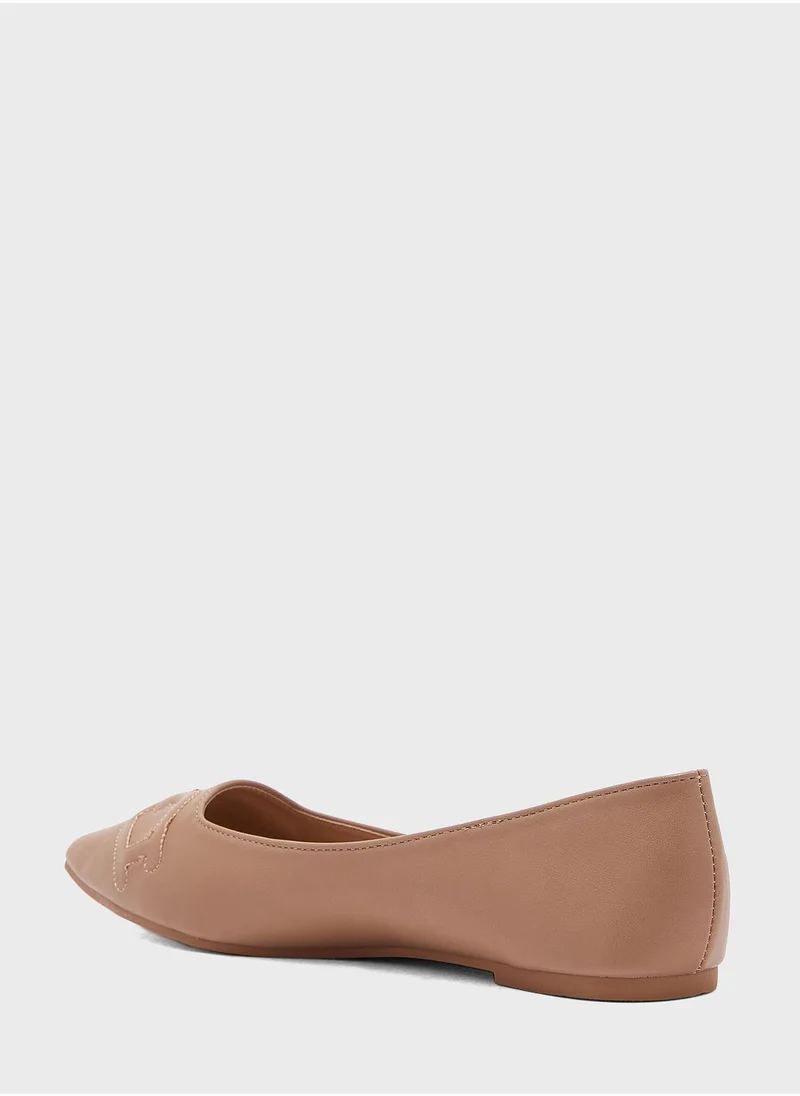 فينتشي Pointed Toe Pumps