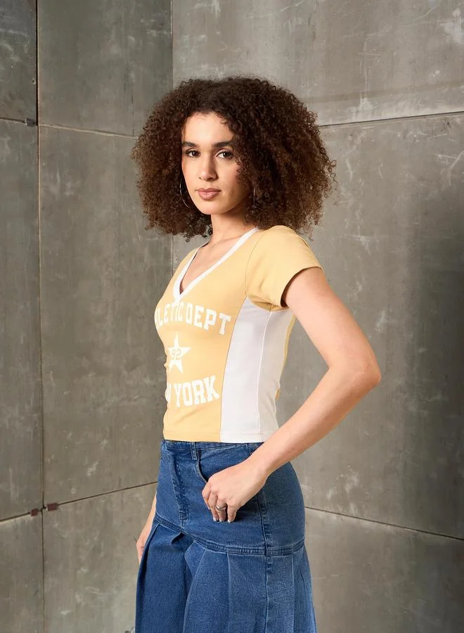 SASSAFRAS Beige New York Print V Neck Fitted T-Shirt