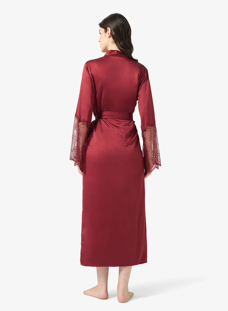 هانك مولر روب ساتان طويل بتفاصيل دانتيل