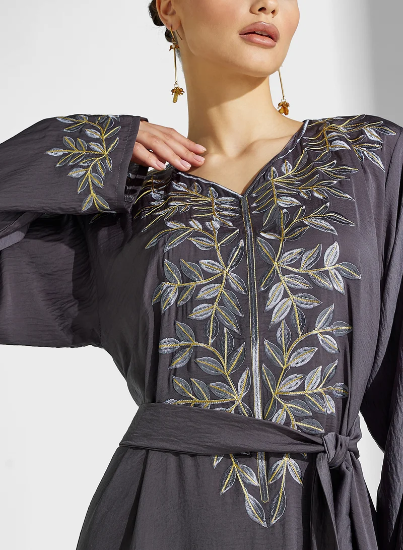 هيا كلوزيت Embroidered Jalabiya with Belt