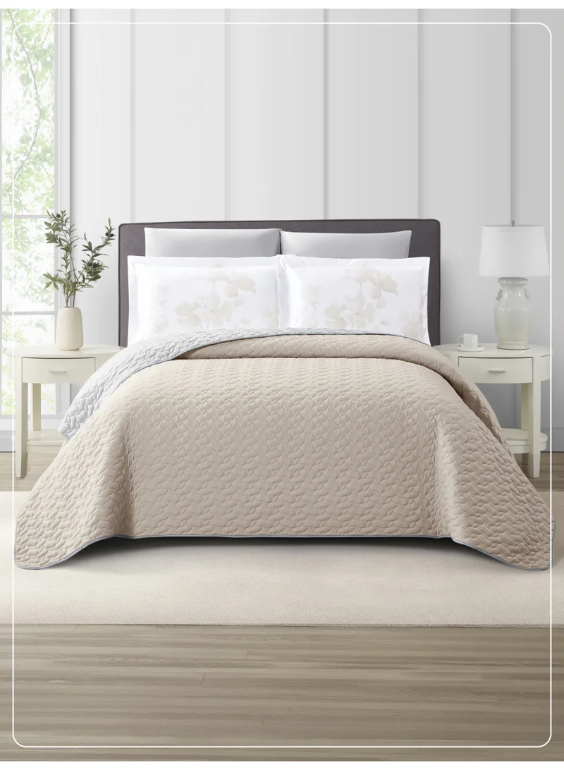 Donetella Quilt Set 6-Pcs King Size Bed Fits(200 X 200 Cm) Reversible Quilted Coverlet Set With Matching Fitted Sheet, Digitally printed Pillowsham And Pillowcases.