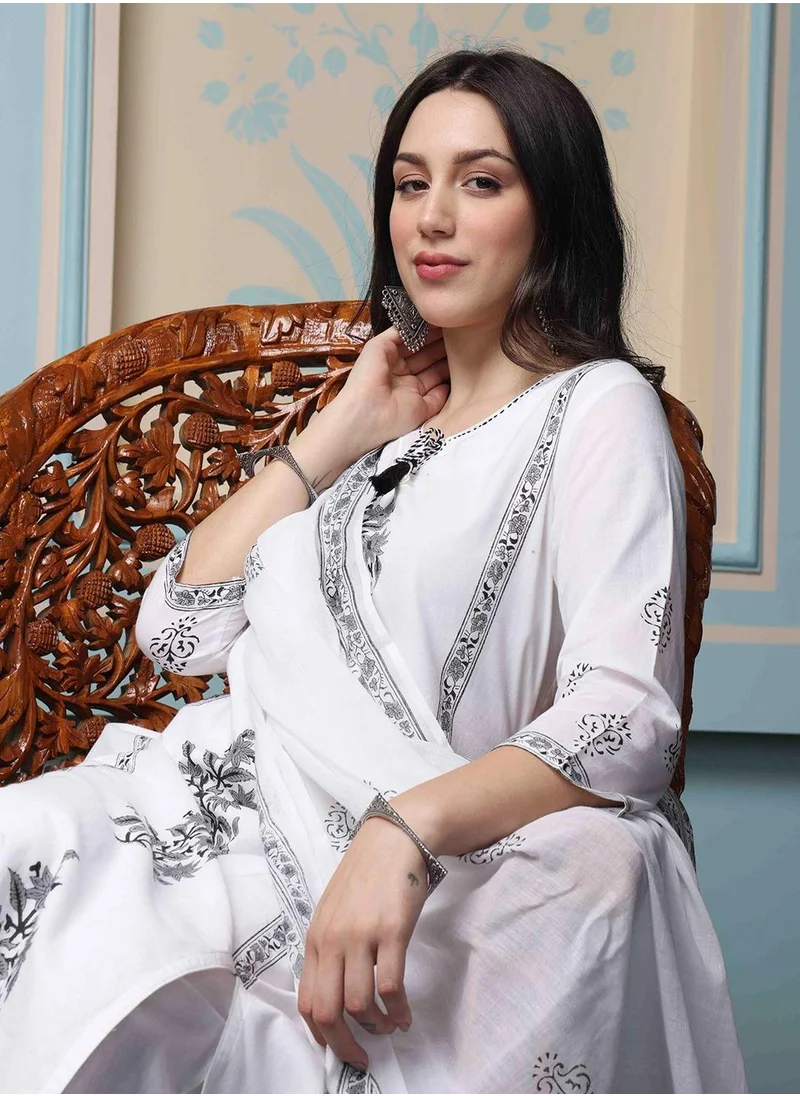 آي شين Women White Pure Cotton Kurta set with Dupatta