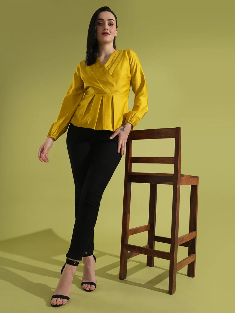 جلو باص بلوزة نسائية سادة بياقة على شكل حرف