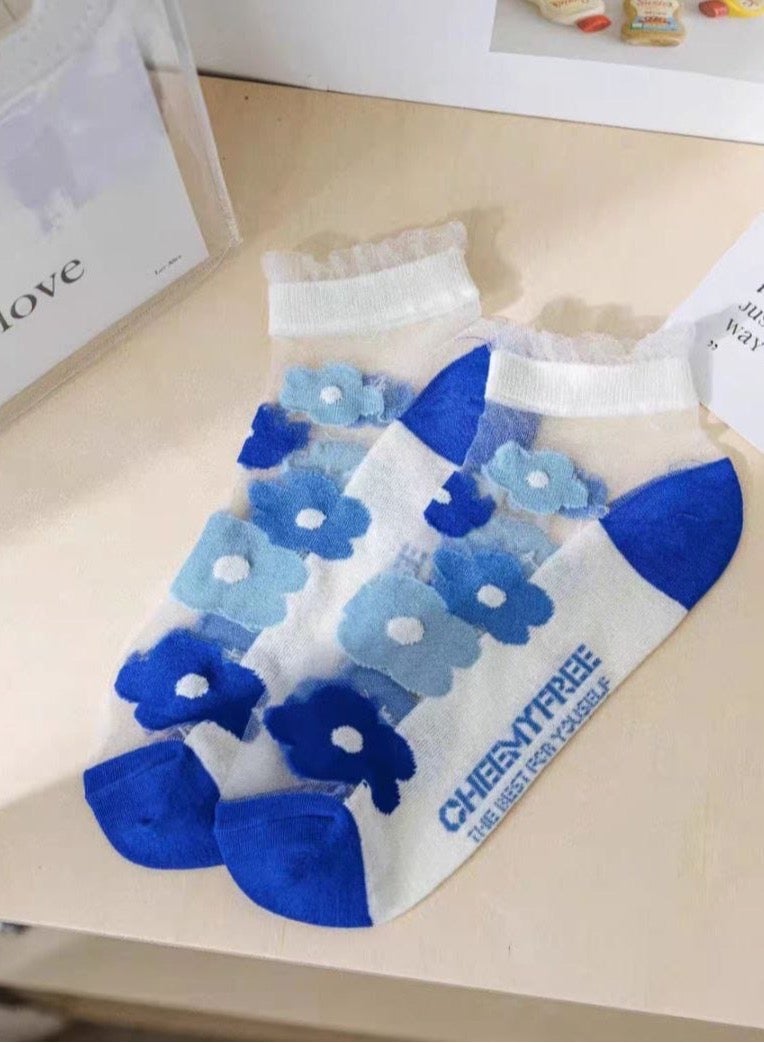 Get 5 pieces + 1 free pair of cute bear socks: a touch of fun and elegance for your feet. Size: One size fits all. - Image 4