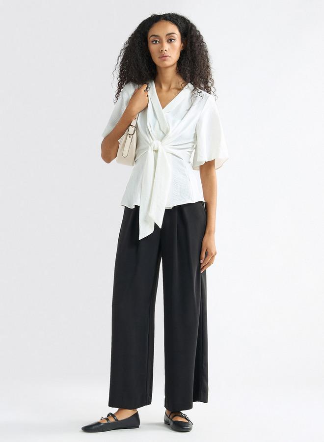 سبلاش فيڤ بلوزة سادة بياقة على شكل حرف  وأكمام مكشكشة وتفاصيل عقدة - Image 2