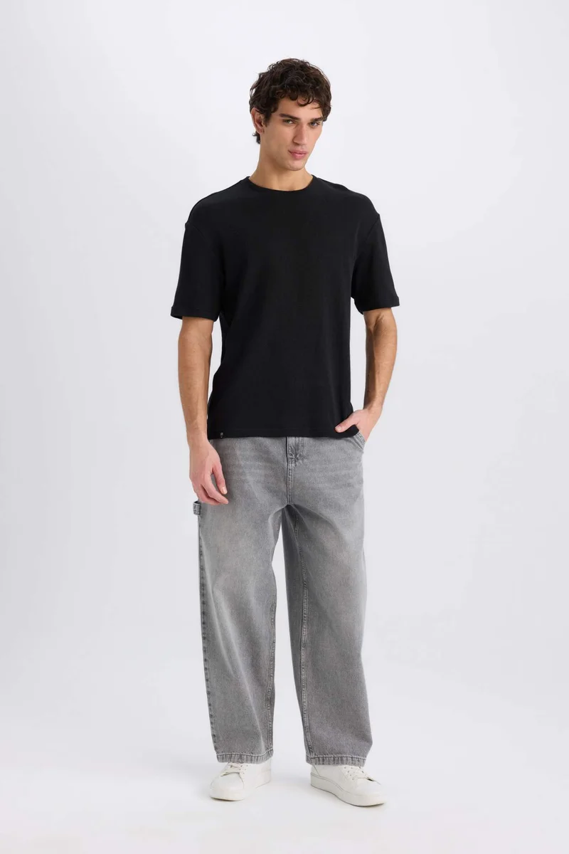 ديفاكتو Boxy Fit Crew Neck Short Sleeve Black T-Shirt