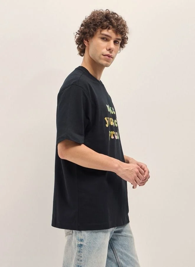 THE BEAR HOUSE  Men's Black Oversize Graphic Design Crew Neck T-shirt Perfect For Casual Wear, Gym, Travel, Or Layering Stylish And Versatile Essential For Every Wardrobe for Men | Best Price UAE