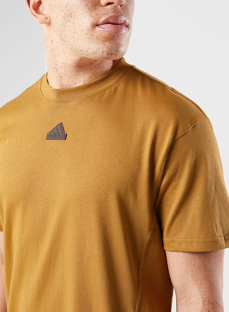 adidas تيشيرت أساسي بشعار الماركة