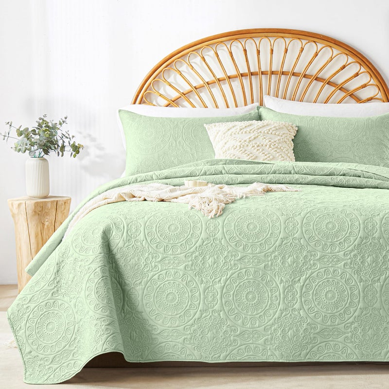 Wuruibo Light Green Quilt Set Twin Size  Embossing Microfiber Bedspreads With Pillow Sham  Ligthweight Breathable Thin Coverlet  Reversible Bedding Set For All Season (1 Quilt  1 Pillow Sham) - Image 1