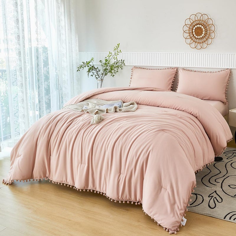 PERFEMET طقم سرير مزدوج من بيرفيميت بلون وردي فاتح للبنات، 5 قطع، بتصميم بوهيمي مزين بكرات صغيرة، مع ملاءات ناعمة وخفيفة الوزن، لون وردي سادة، مناسب للأطفال والمراهقين (لون وردي فاتح، مقاس مزدوج). - Image 1