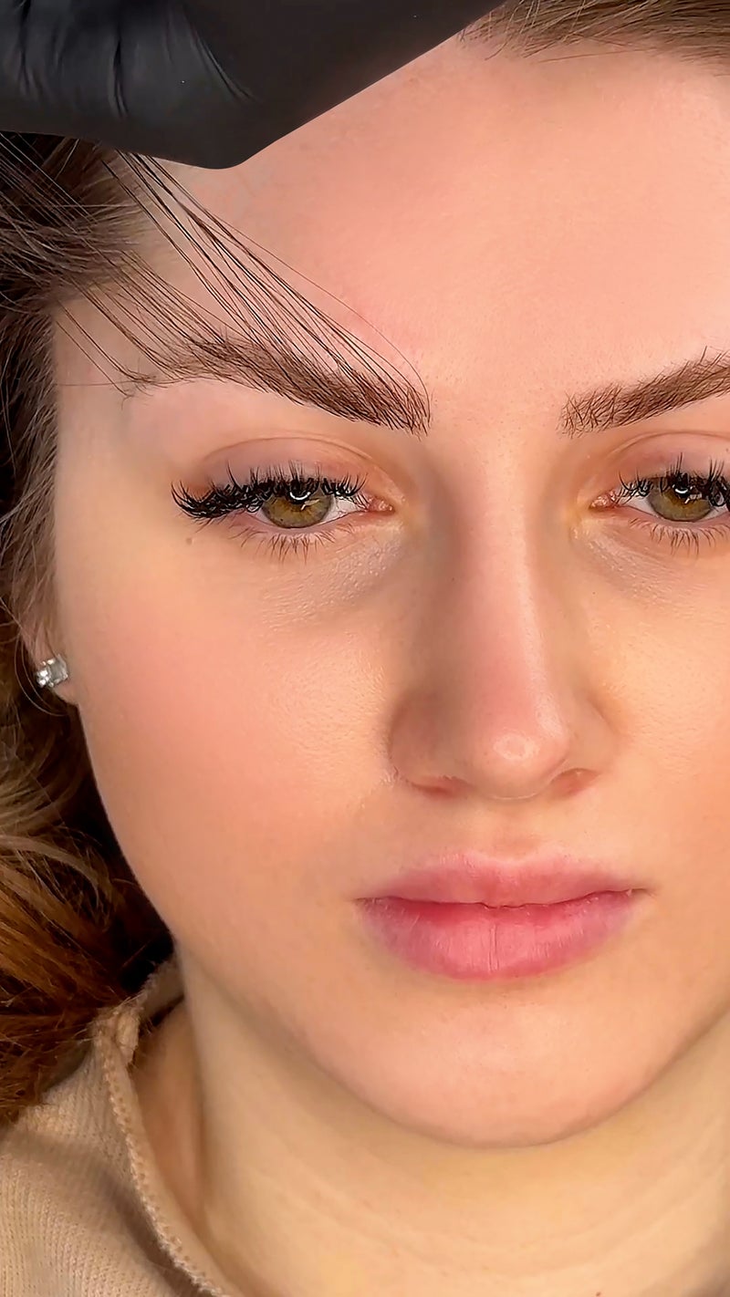 IOLITE طقم تمديد الحواجب IOLITE – تمديدات حواجب احترافية للحصول على حواجب أكثر كثافة ومظهر طبيعي - Image 3