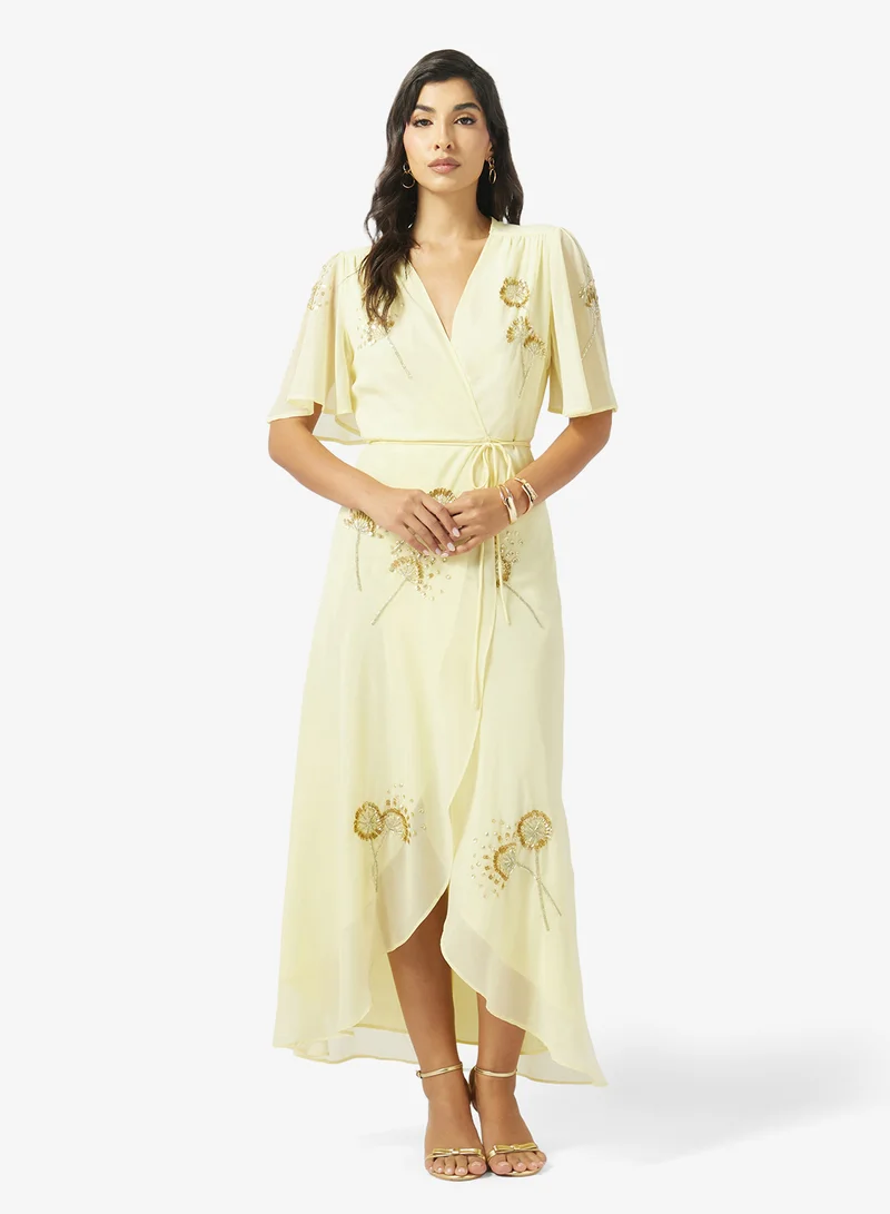 هوب اند ايفي فستان ملفوف بأكمام فراشة مزين بخصر برباط