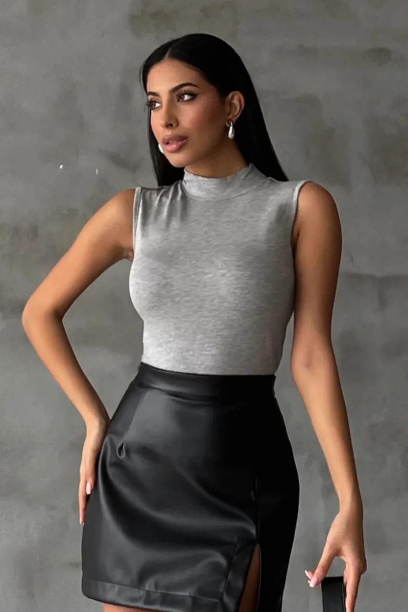 بيبانتولون BIPANTOLON Women's Sleeveless Half Turtleneck Blouse