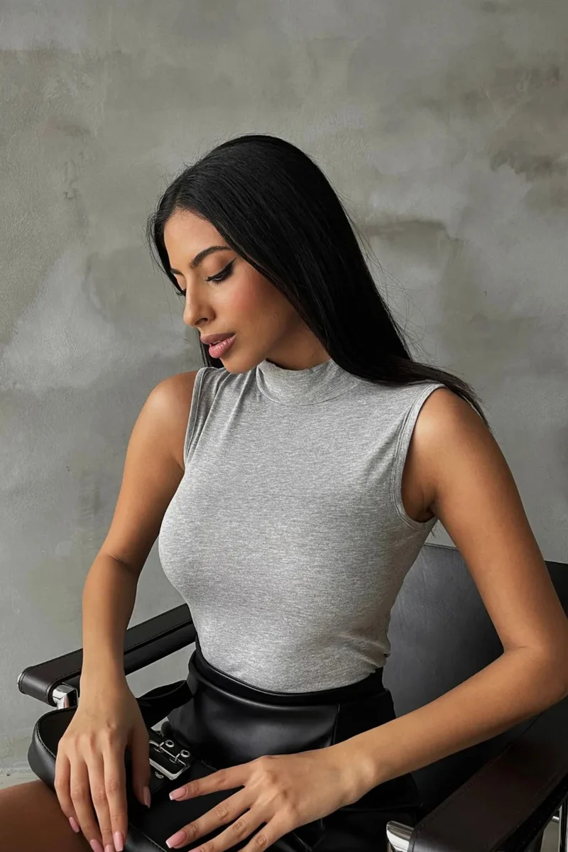 بيبانتولون BIPANTOLON Women's Sleeveless Half Turtleneck Blouse