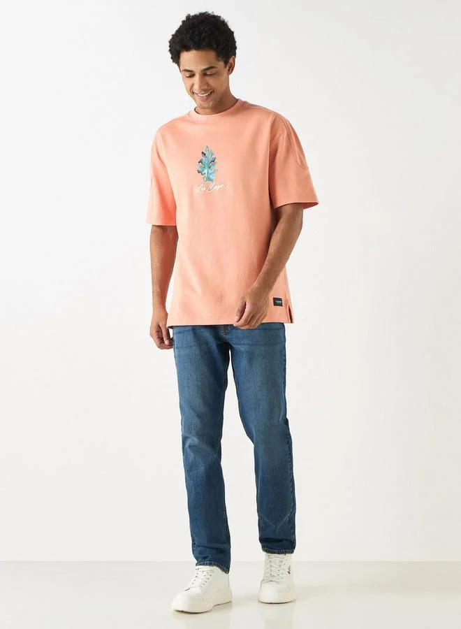 لي كوبر تيشيرت بياقة ضيقة وأكمام قصيرة وطبعات من لي كوبر