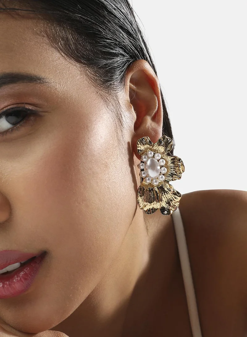 SOHI Flower Pearl Artificial Stud Earring Jewellery