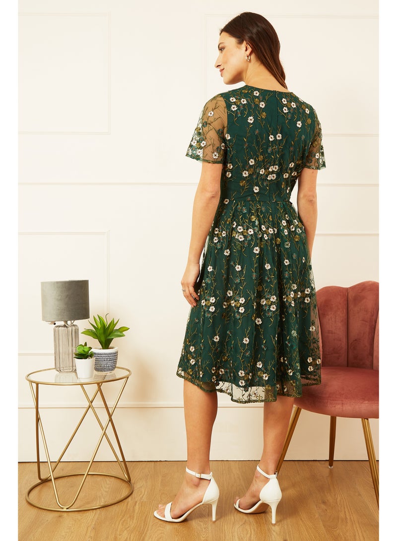 Yumi Green Embroidered Floral Skater Dress - Image 4