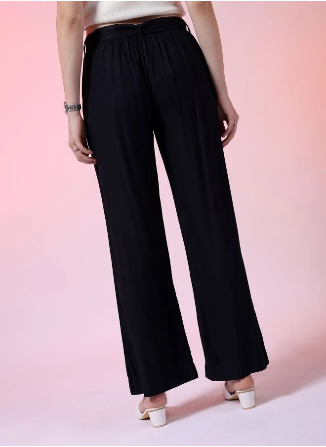 مرفوعة Women Flared Solid Mid-Rise Pants