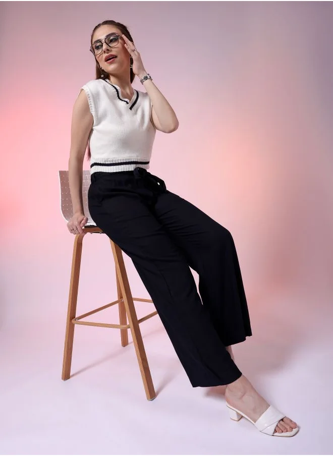 مرفوعة Women Flared Solid Mid-Rise Pants