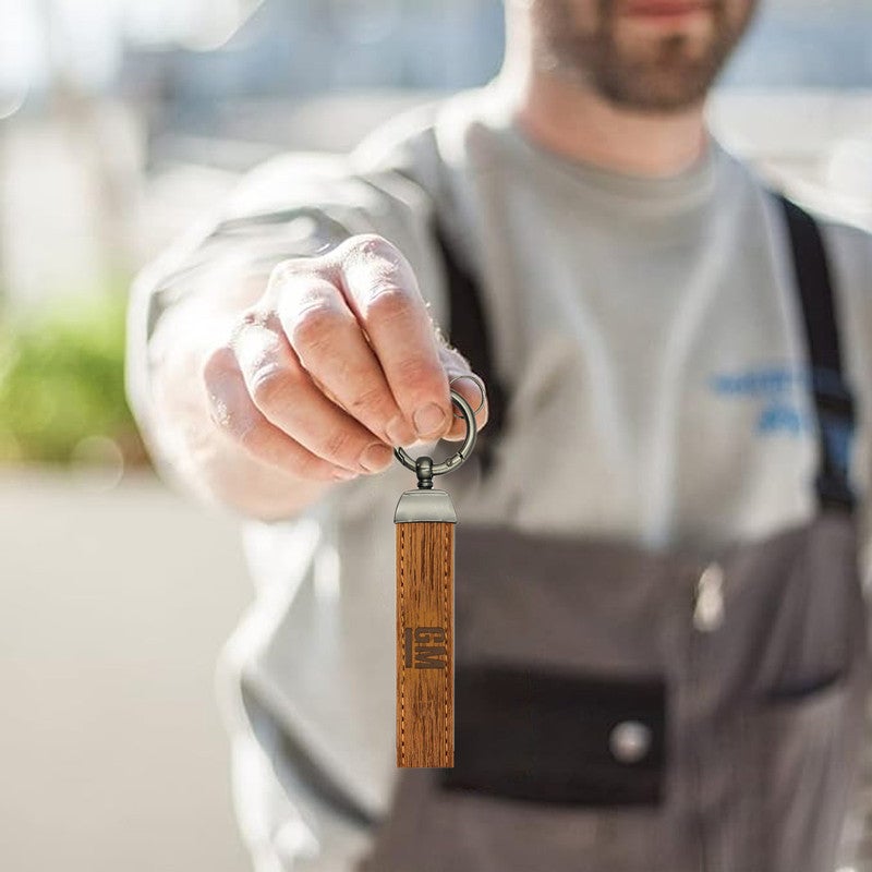 جنرال موتورز سلسلة مفاتيح سيارة بحلقة معدنية وحزام من الجلد الصناعي - حلقة مفاتيح متينة بلمسة نهائية فاخرة لمفاتيح السيارة والدراجة والمنزل، تصميم أنيق وبسيط مع حلقة تثبيت مفاتيح آمنة - Image 5